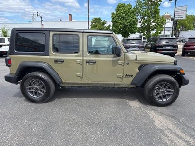 2025 Jeep Wrangler 4-Door Summit 4x4