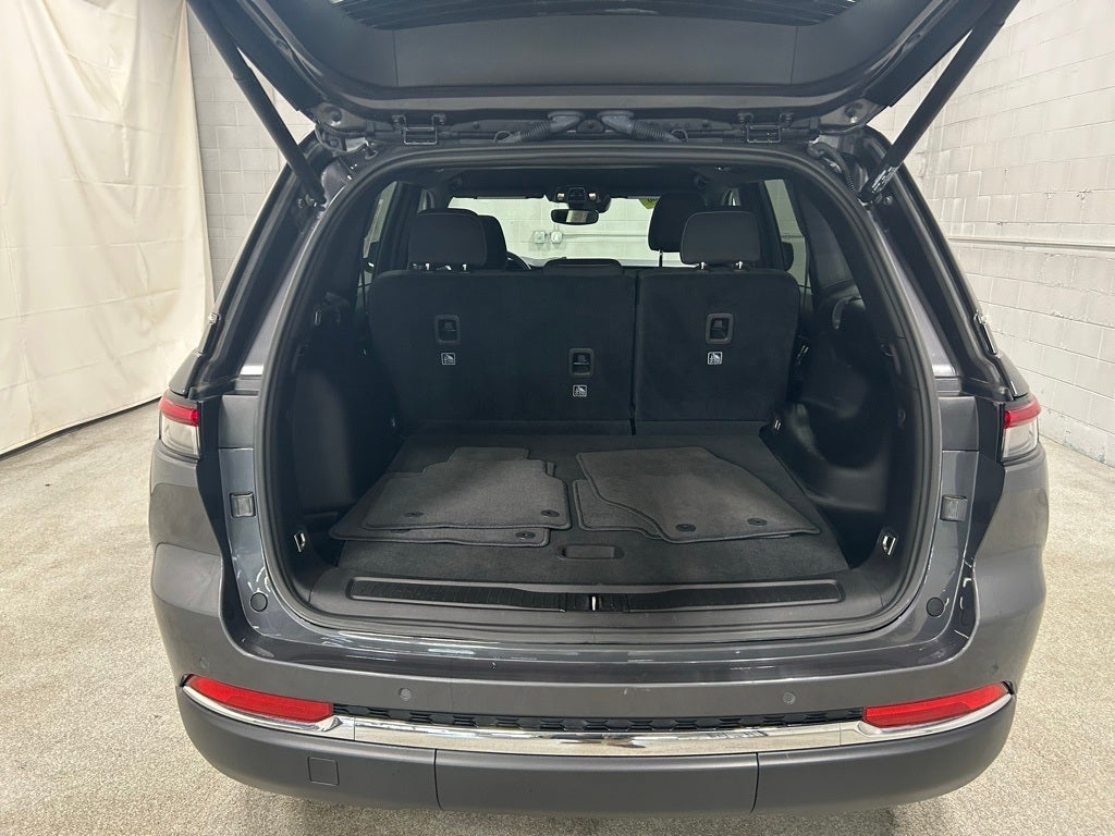 2024 Jeep Grand Cherokee Laredo 4x4