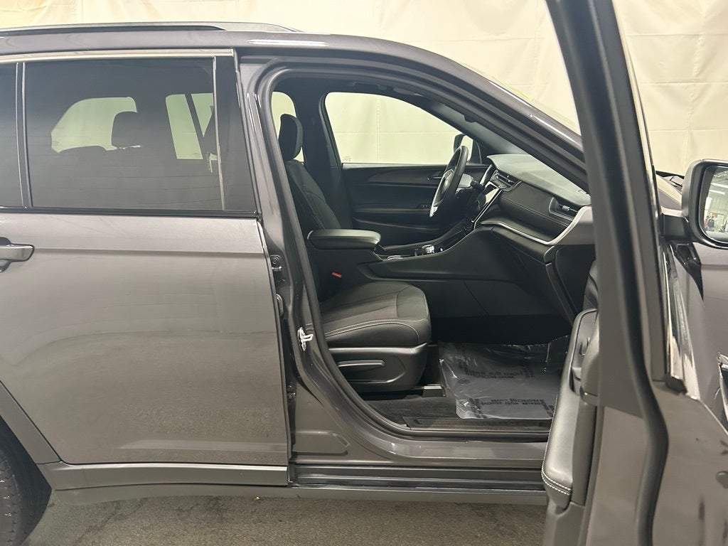 2024 Jeep Grand Cherokee Laredo 4x4