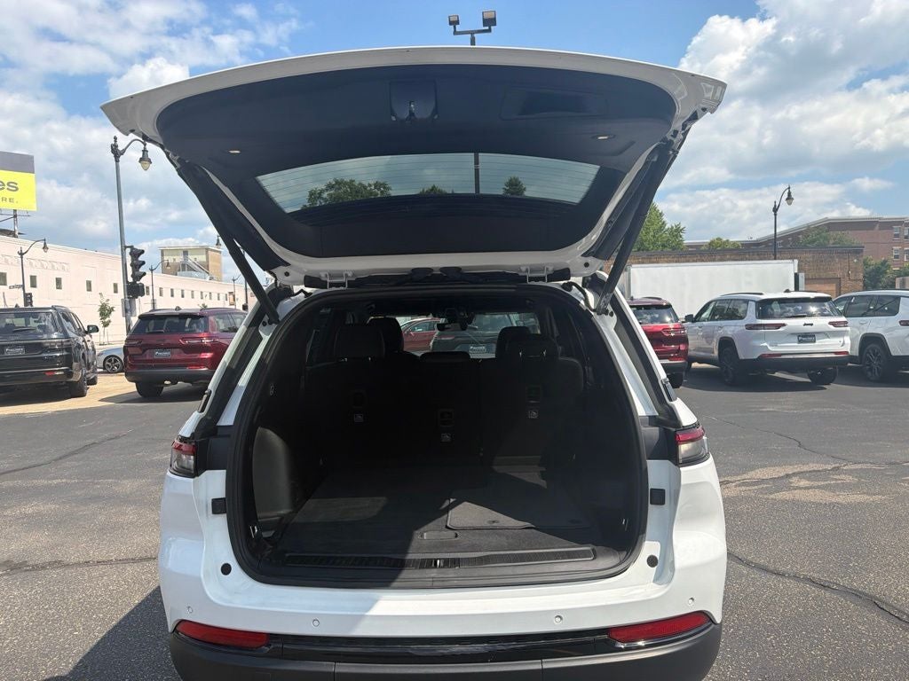 2025 Jeep Grand Cherokee Altitude 4x4