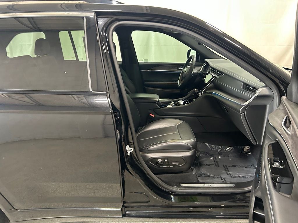 2022 Jeep Grand Cherokee 4xe Overland 4x4