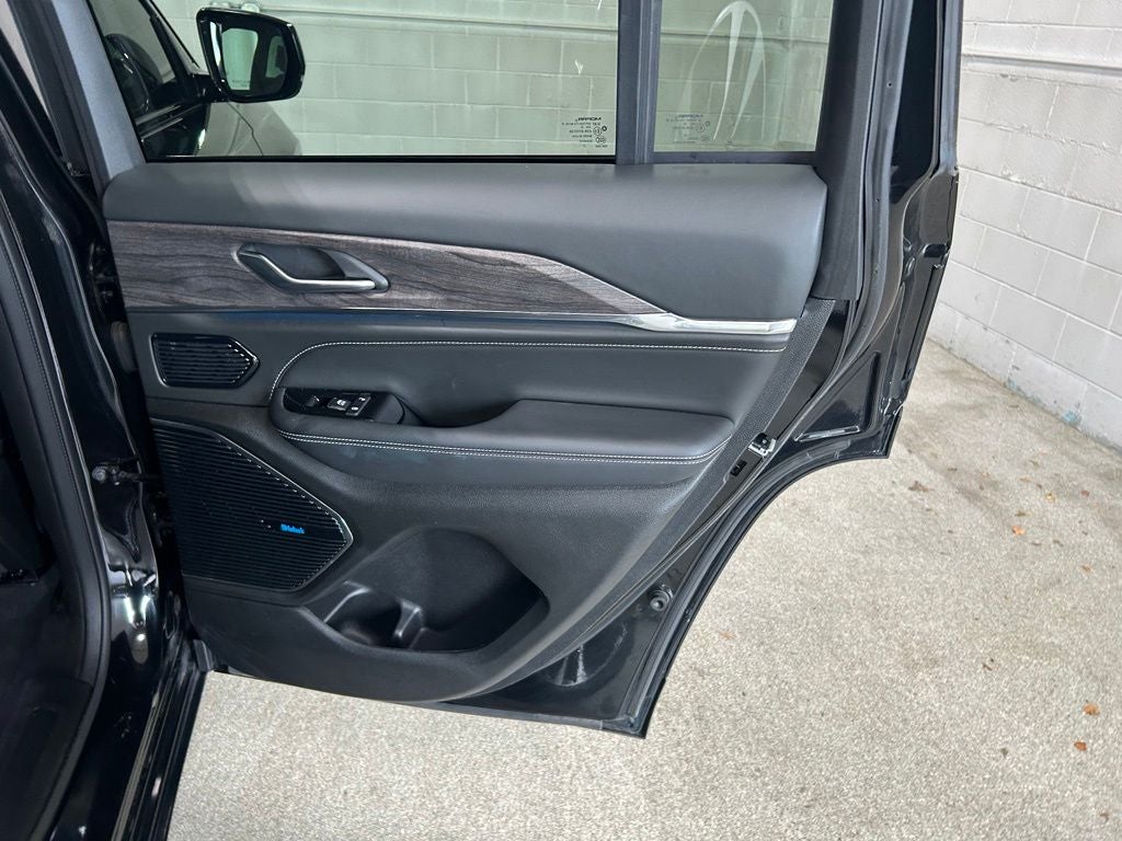 2022 Jeep Grand Cherokee 4xe Overland 4x4