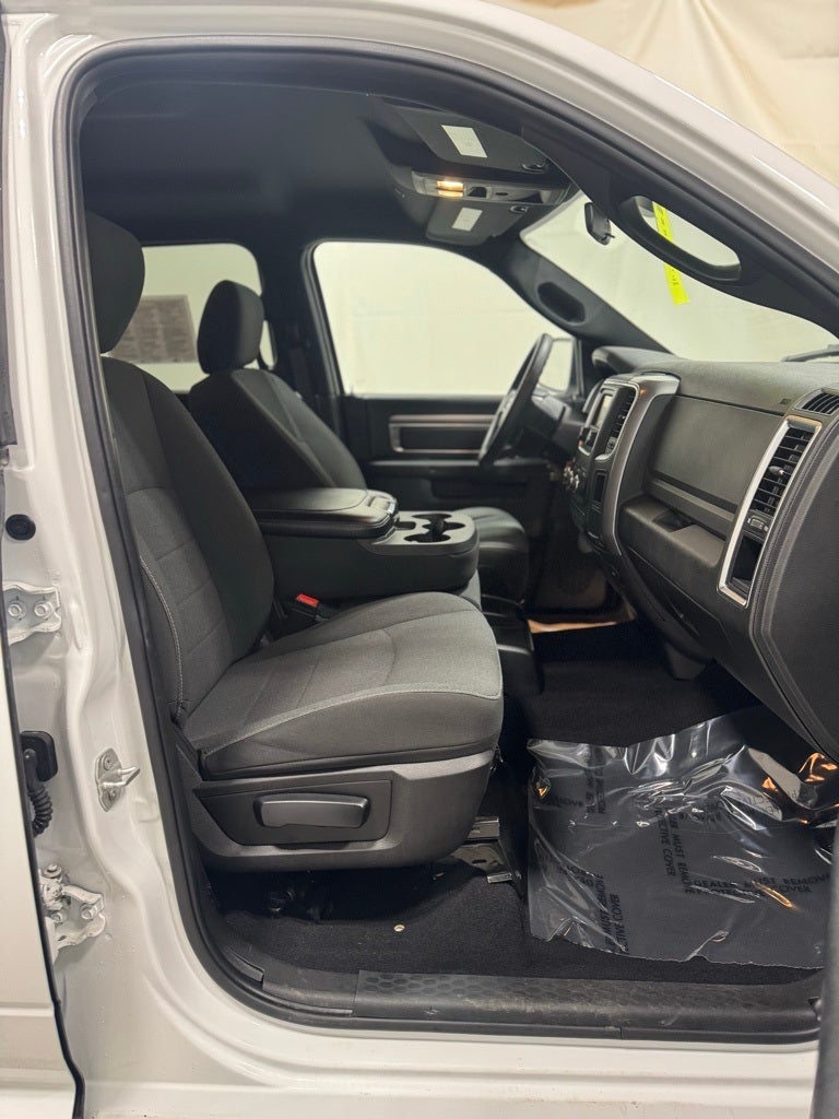 2024 RAM 1500 Classic Warlock Crew Cab 4x4 5'7' Box