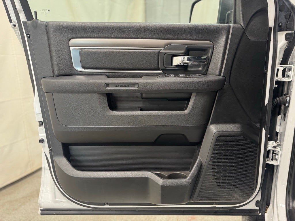 2024 RAM 1500 Classic Warlock Crew Cab 4x4 5'7' Box