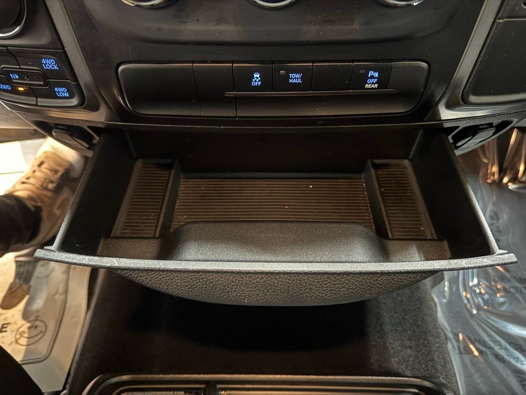 2024 RAM 1500 Classic Warlock Crew Cab 4x4 5'7' Box