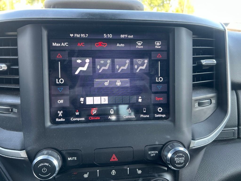 2019 RAM 1500 Big Horn/Lone Star Quad Cab 4x4 6'4' Box