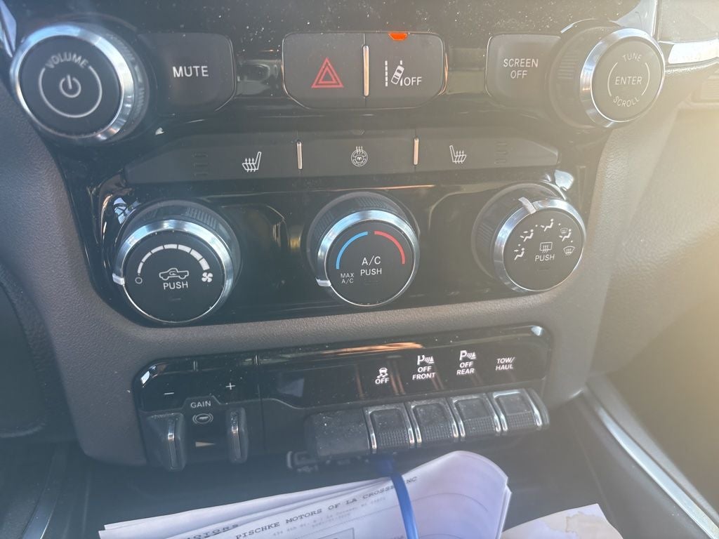 2025 RAM 1500 Big Horn Crew Cab 4x4 5'7' Box