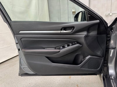 2025 Nissan Altima SR FWD