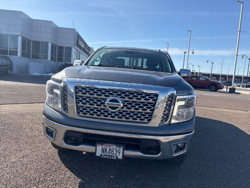 2019 Nissan TITAN SL