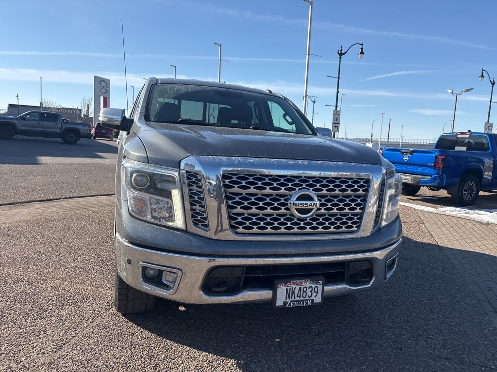 2019 Nissan TITAN SL