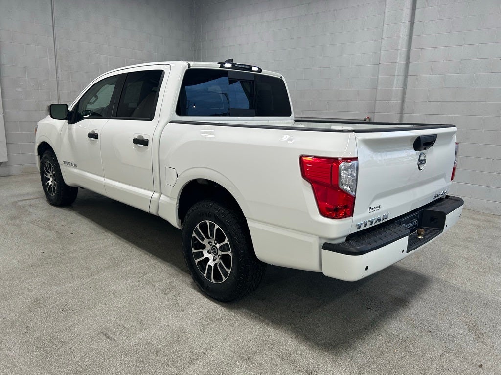 2024 Nissan TITAN Crew Cab SV 4x4