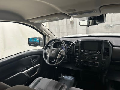 2024 Nissan TITAN Crew Cab SV 4x4