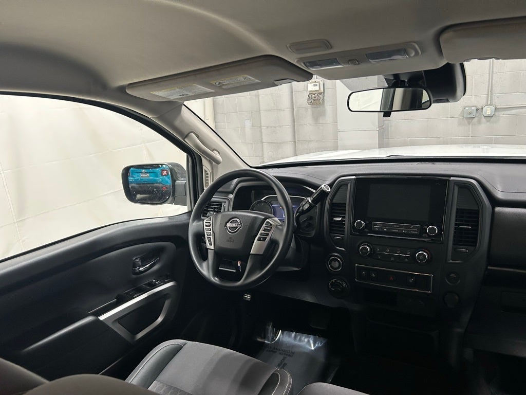 2024 Nissan TITAN Crew Cab SV 4x4