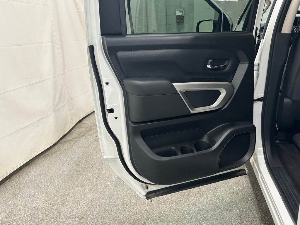 2024 Nissan TITAN Crew Cab SV 4x4
