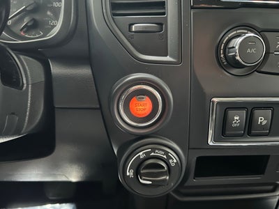 2024 Nissan TITAN Crew Cab SV 4x4