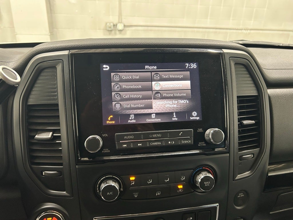 2024 Nissan TITAN Crew Cab SV 4x4