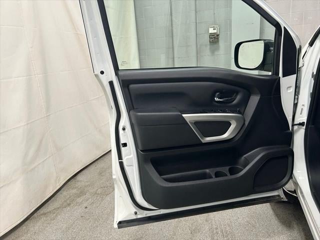2024 Nissan TITAN Crew Cab SV 4x4