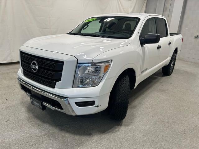 2024 Nissan TITAN Crew Cab SV 4x4