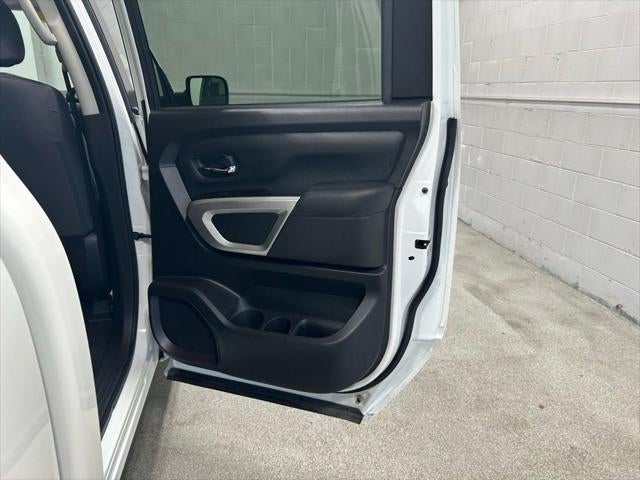 2024 Nissan TITAN Crew Cab SV 4x4