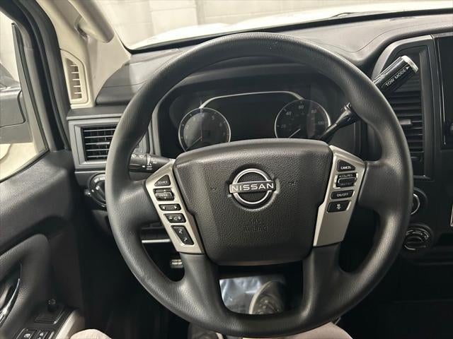 2024 Nissan TITAN Crew Cab SV 4x4