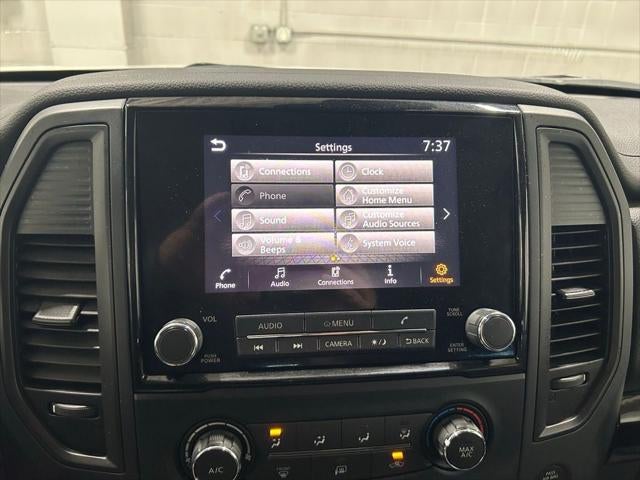 2024 Nissan TITAN Crew Cab SV 4x4