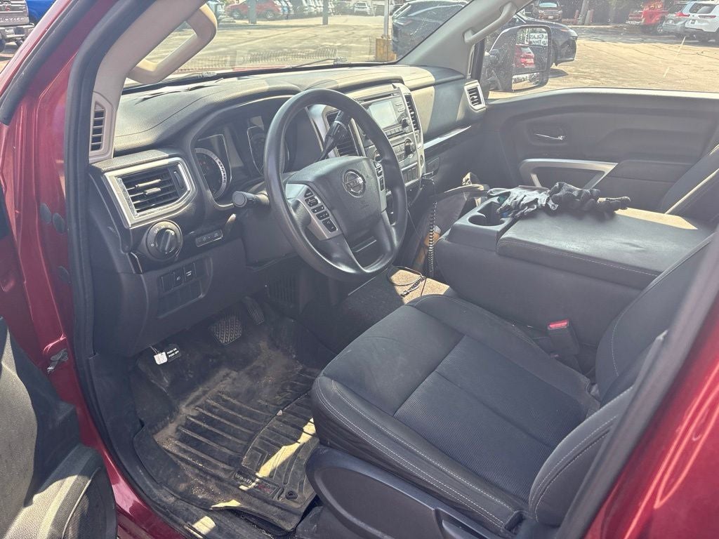 2017 Nissan TITAN SV