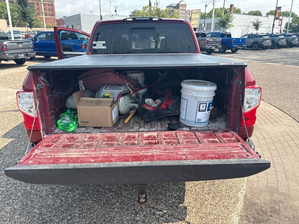 2017 Nissan TITAN SV