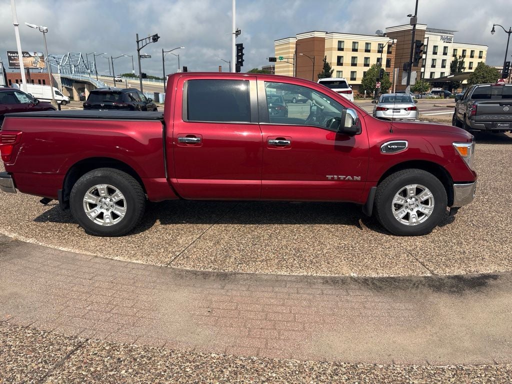 2017 Nissan TITAN SV