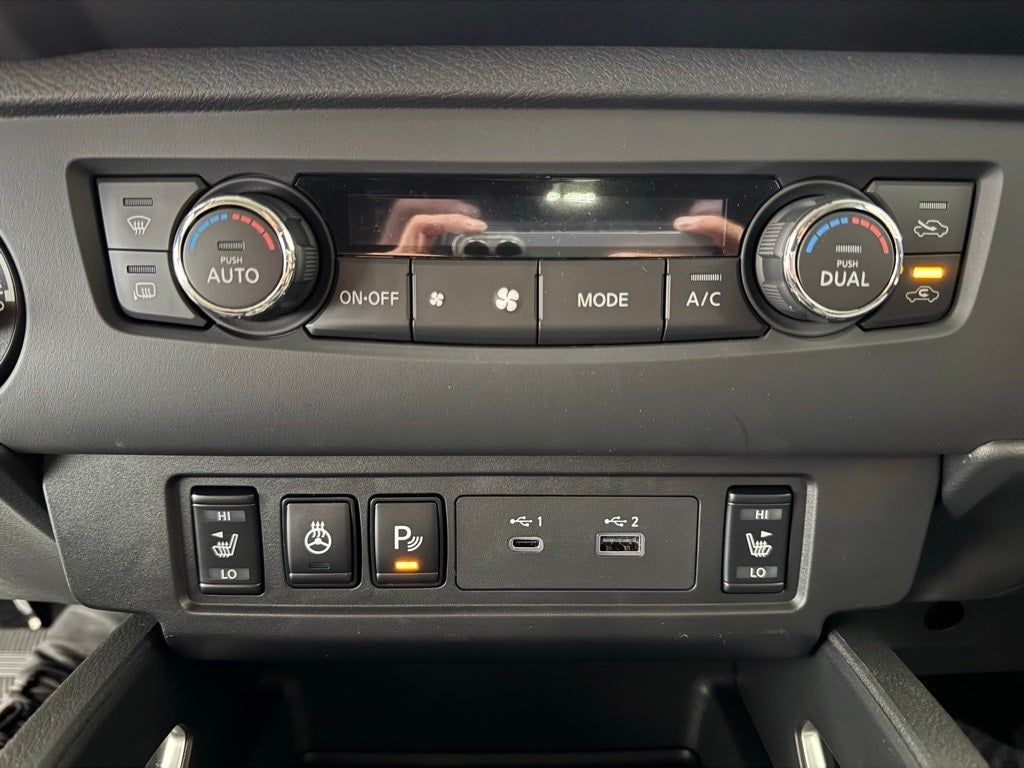 2025 Nissan Frontier SV