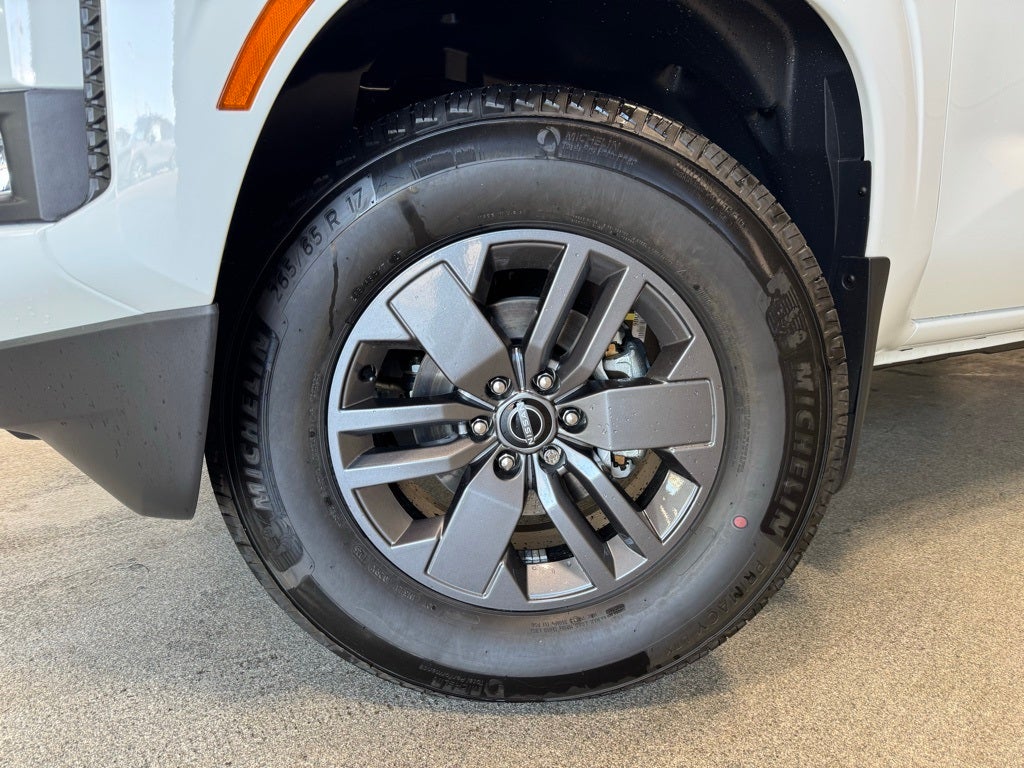 2025 Nissan Frontier SV