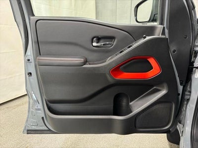 2025 Nissan Frontier Crew Cab PRO-4X 4x4