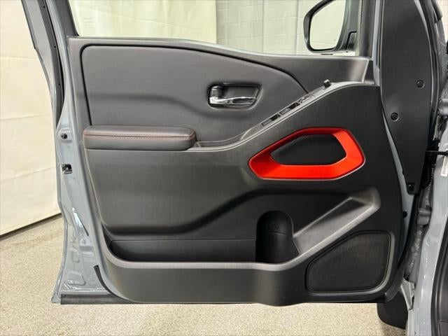 2025 Nissan Frontier Crew Cab PRO-4X 4x4