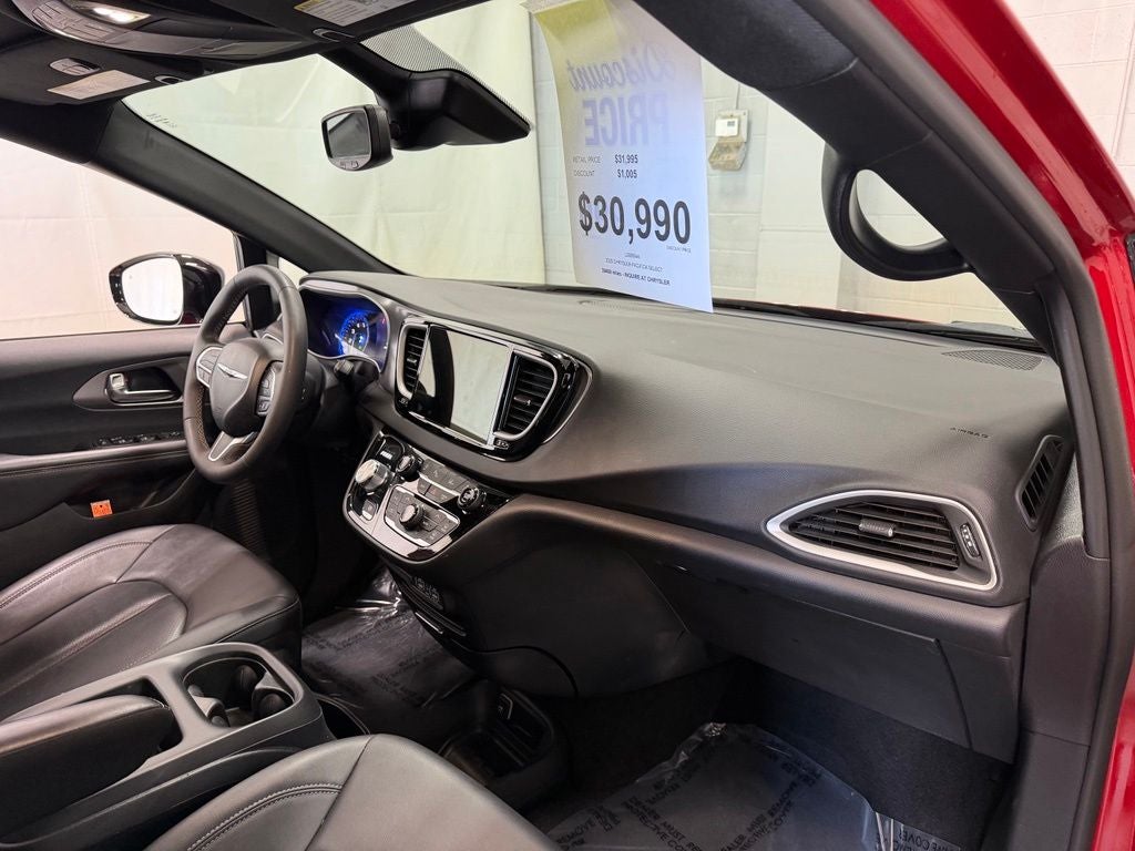 2025 Chrysler Pacifica Select
