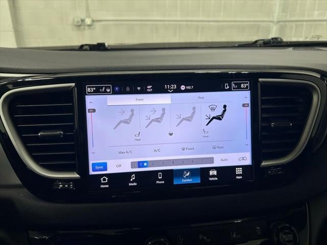 2025 Chrysler Pacifica Select