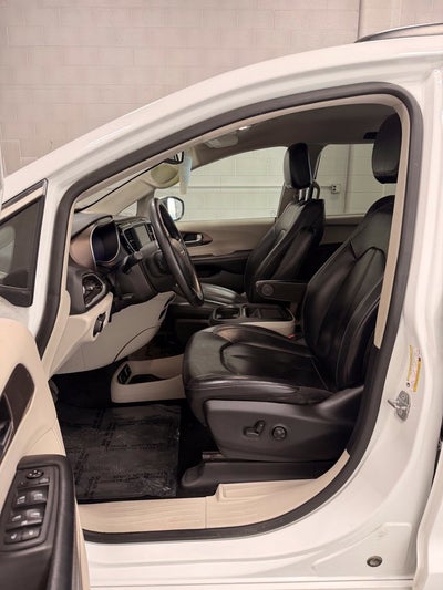 2021 Chrysler Voyager LXI