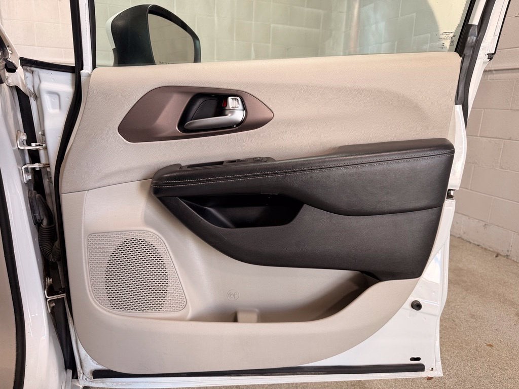 2021 Chrysler Voyager LXI