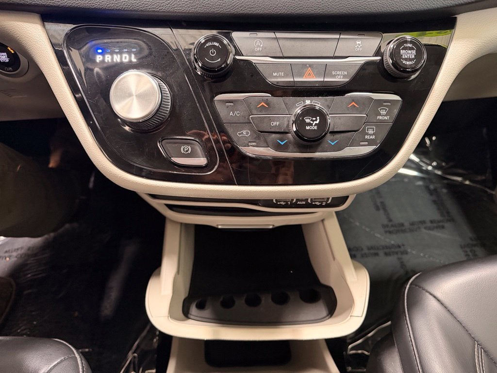 2021 Chrysler Voyager LXI