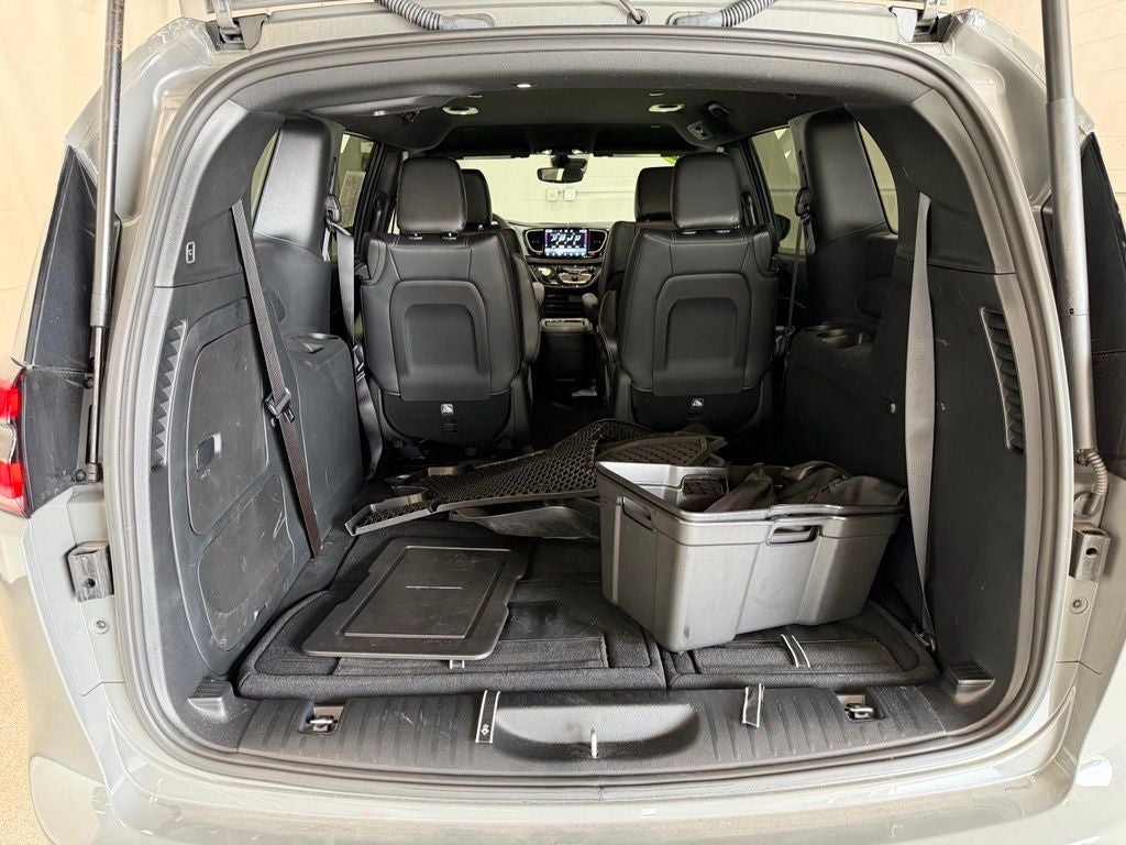 2024 Chrysler Pacifica Hybrid S Appearance Pkg
