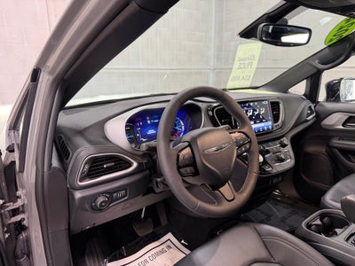 2024 Chrysler Pacifica Hybrid S Appearance Pkg