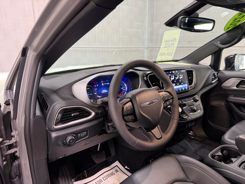 2024 Chrysler Pacifica Hybrid S Appearance Pkg