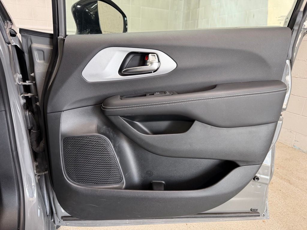 2024 Chrysler Pacifica Hybrid S Appearance Pkg