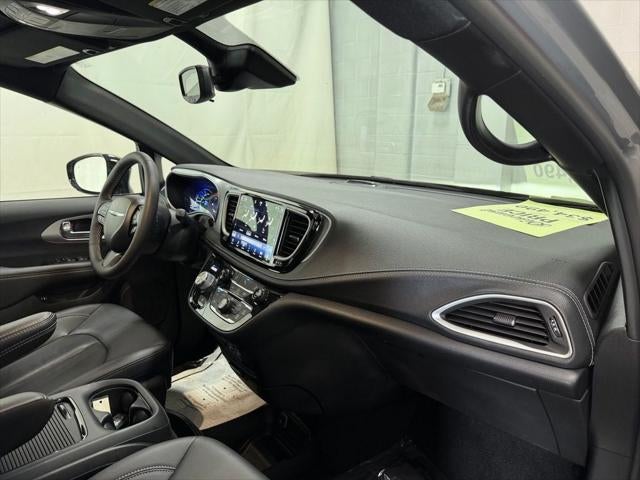 2024 Chrysler Pacifica Hybrid S Appearance Pkg