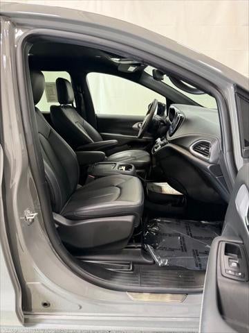 2024 Chrysler Pacifica Hybrid S Appearance Pkg
