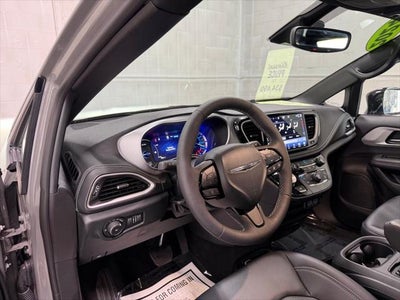 2024 Chrysler Pacifica Hybrid S Appearance Pkg