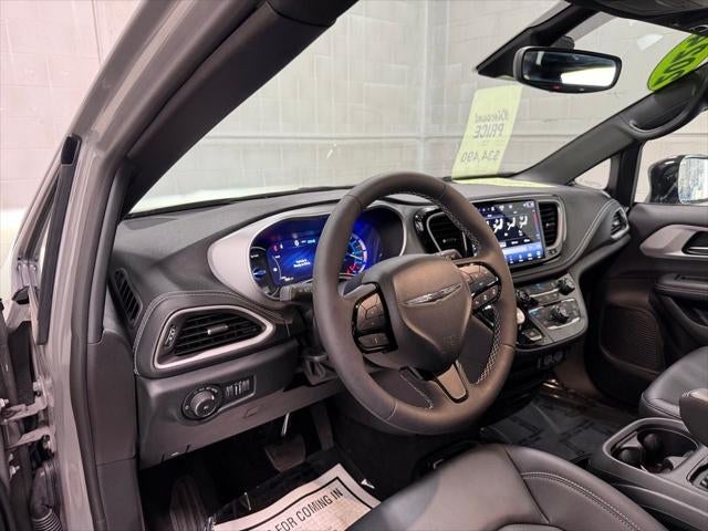 2024 Chrysler Pacifica Hybrid S Appearance Pkg
