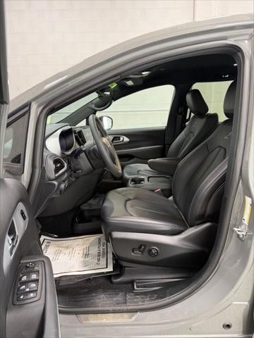 2024 Chrysler Pacifica Hybrid S Appearance Pkg