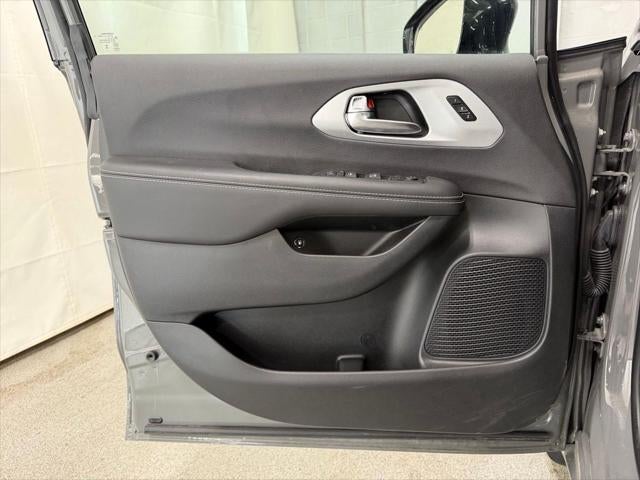 2024 Chrysler Pacifica Hybrid S Appearance Pkg