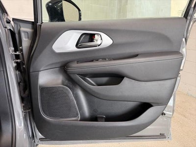 2024 Chrysler Pacifica Hybrid S Appearance Pkg