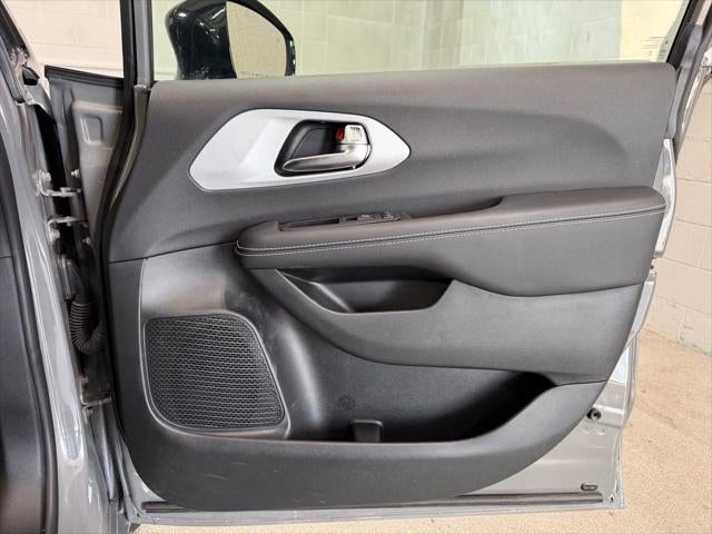 2024 Chrysler Pacifica Hybrid S Appearance Pkg