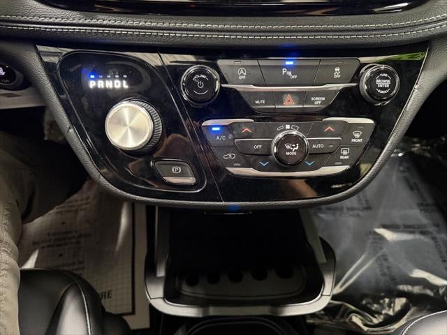 2024 Chrysler Pacifica Hybrid S Appearance Pkg